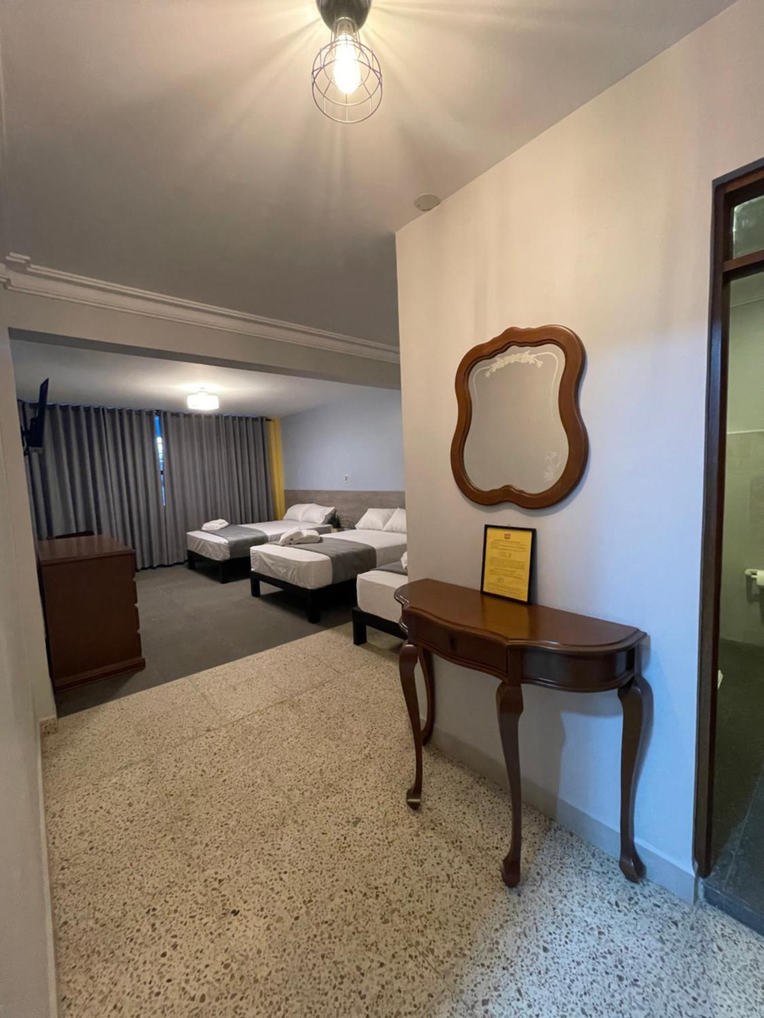 Izza Hotel Cochabamba Exterior foto